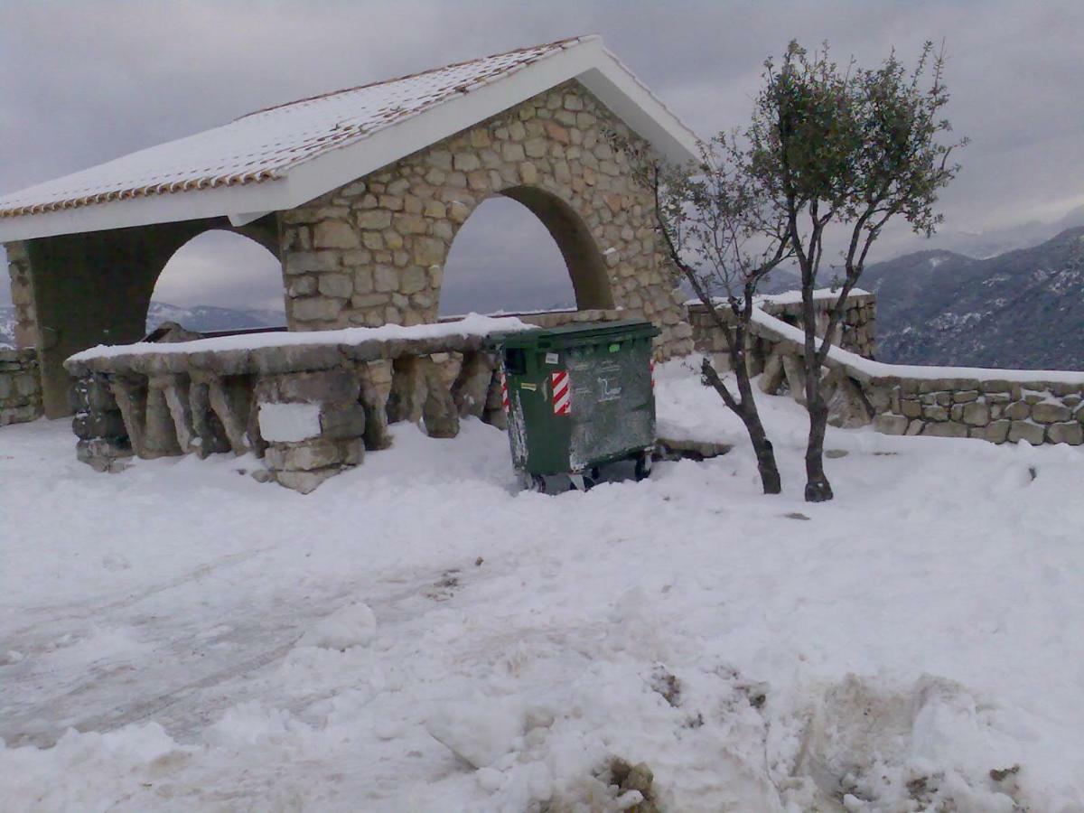 Apartamentos El Risquillo Arroyo Frio Kültér fotó